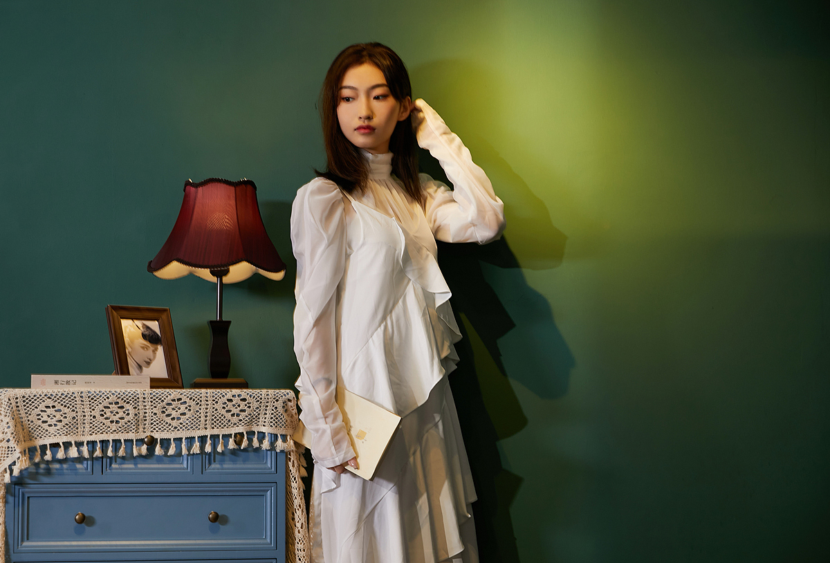 白色裙子也很适合拍复古写真哦，果然复古场景就是百搭（图ZMzA5NTc3Njg0） - 人像摄影 - 站酷设计师朝拾影画原创素材 - 站酷ZCOOL