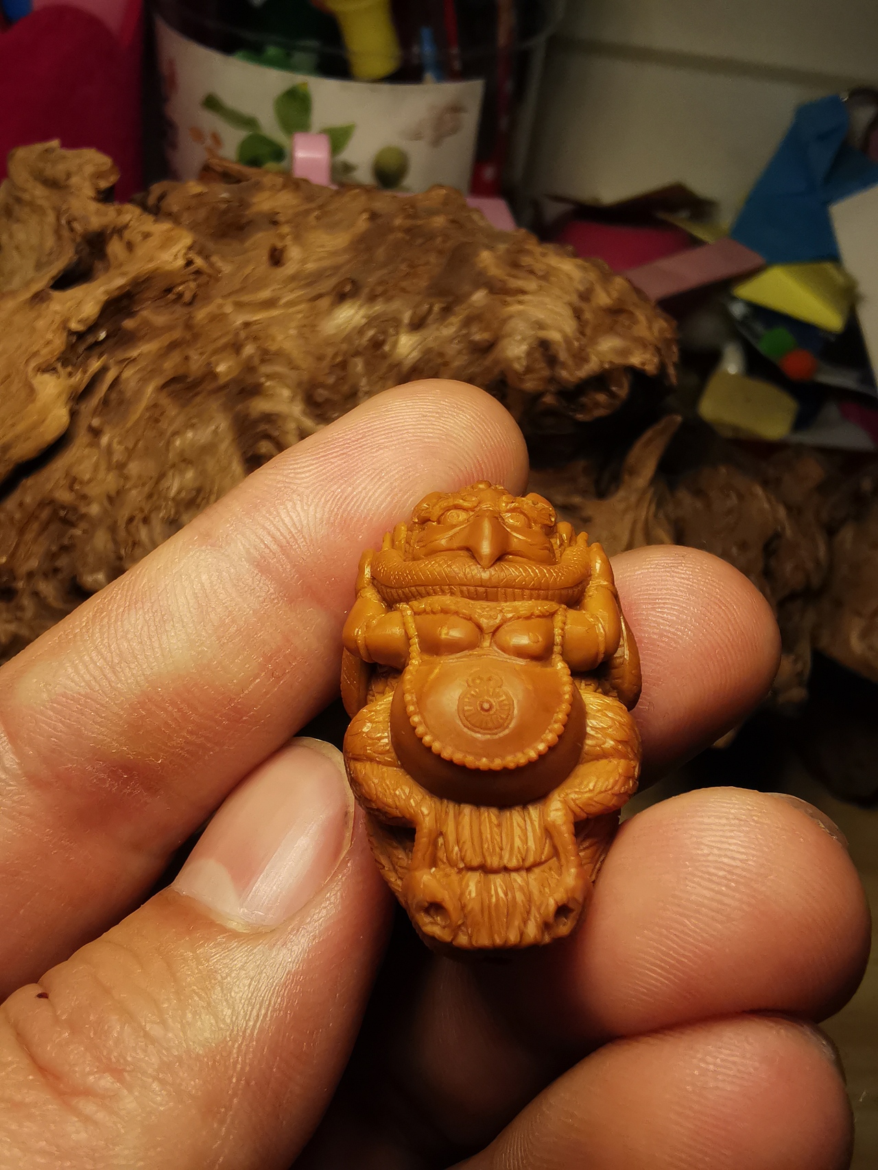 橄榄核雕刻作品【迦楼罗金翅大鹏鸟】