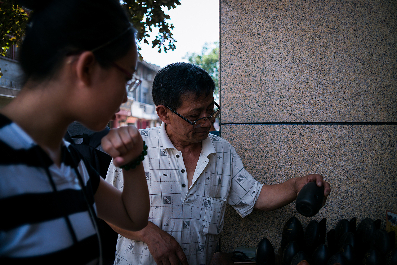 西安，南门附近扫街（图ZNTUwNzU3NjA=） - 人文/纪实摄影 - 站酷设计师柠檬家的大栗子原创素材 - 站酷ZCOOL