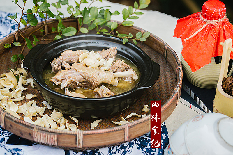 我在八月拍摄的作品百合鸭