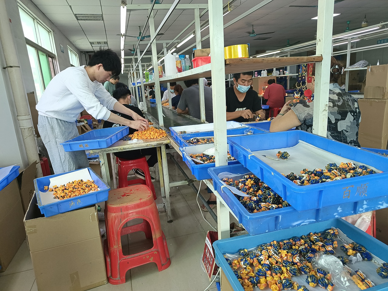 潮玩手办工厂,专业定制树脂/pvc注塑潮玩盲盒手办