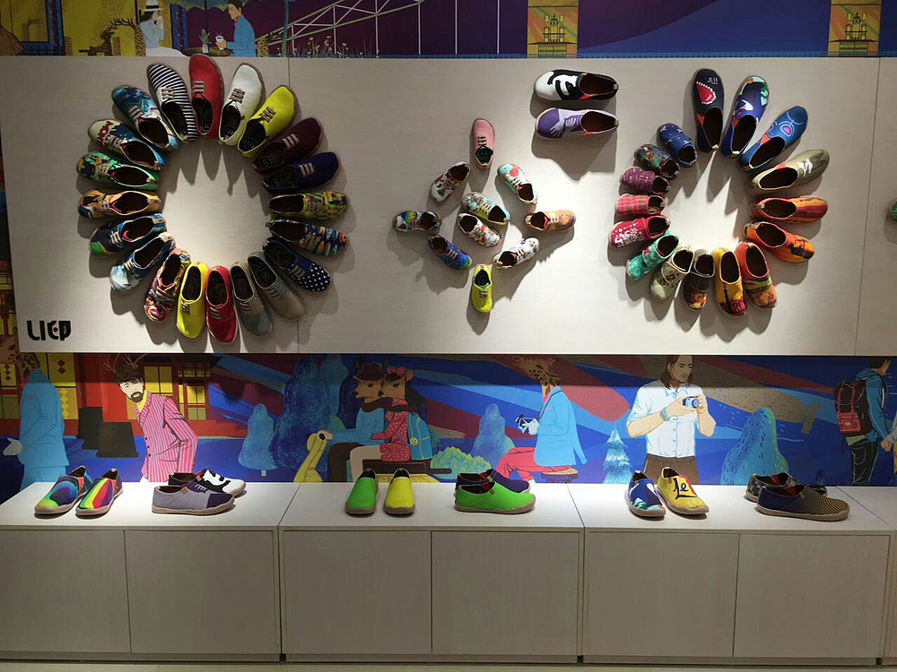 uin旅游鞋店面形象插画