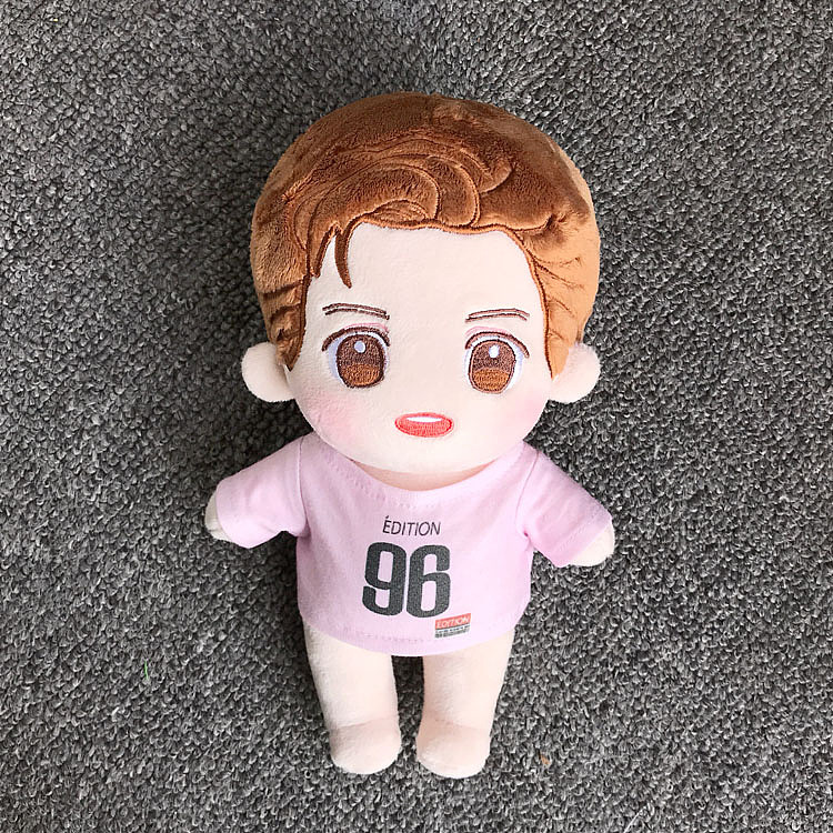 小虫的衣服还没有做好,先随便套一件吧