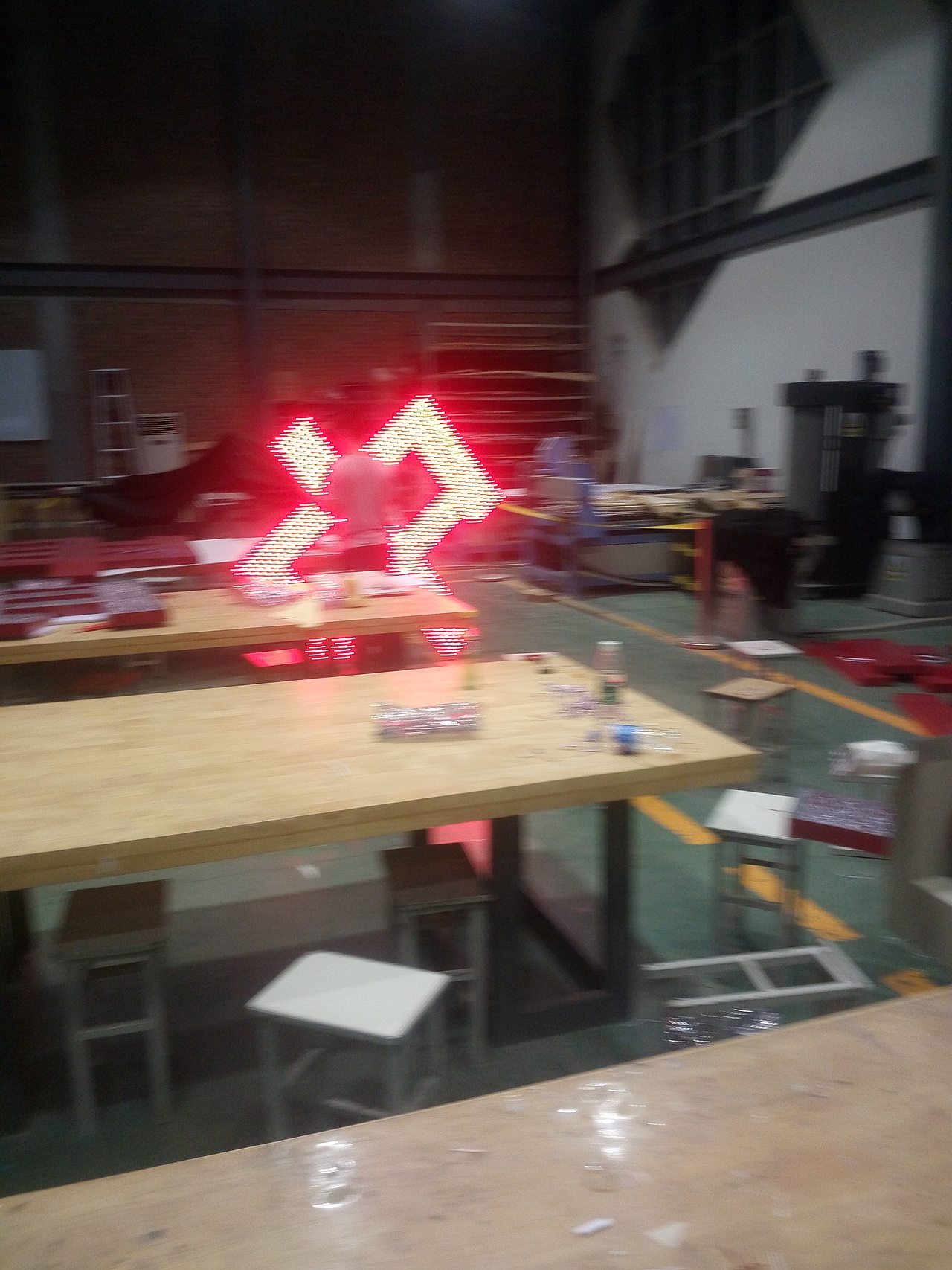 银泰电动汽车展销中心冲孔字