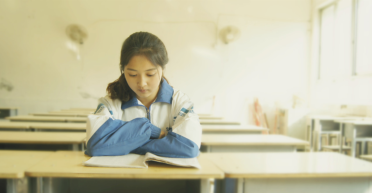 校服（图ZMTM4ODEyOTI=） - 人像摄影 - 站酷设计师匿名的苹果原创素材 - 站酷ZCOOL