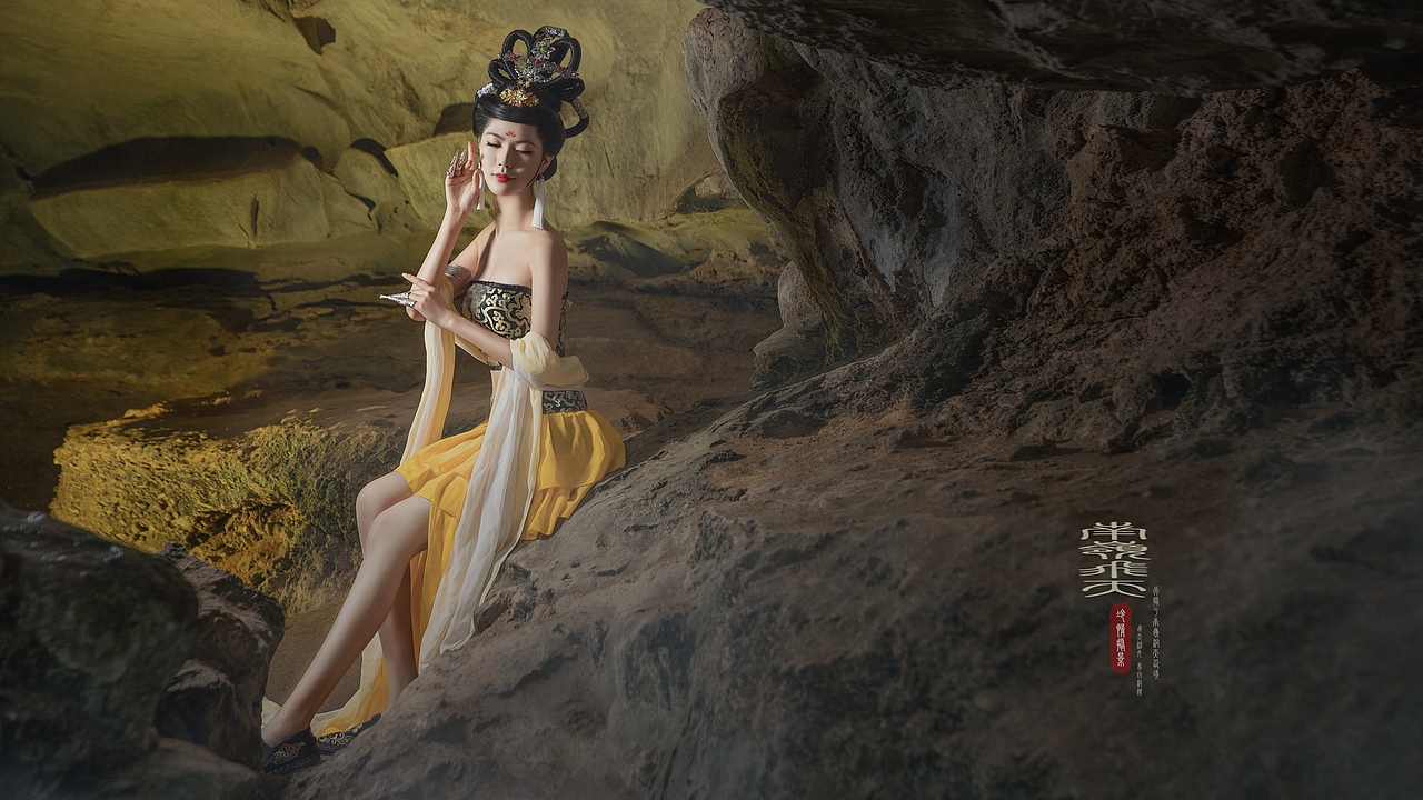 敦煌飞天-黄霓裳