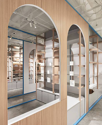 After analyzing the different activity area and type of pets in the space, we mark each area with different color to represent the intensity of the activities. The warmer the color, the more intense the area. At the same time, we start to realize the unique character of the center structure column in the space, it was tilted a tiny angle which doesn’t match with any wall. It is so particular.