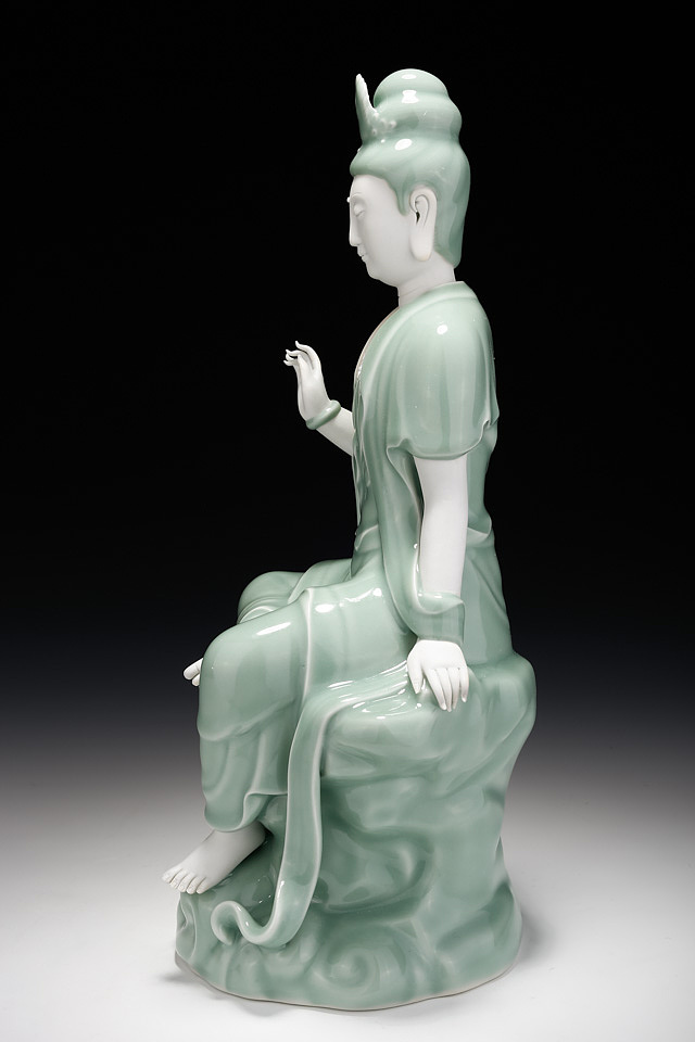 龙泉青瓷观音坐像