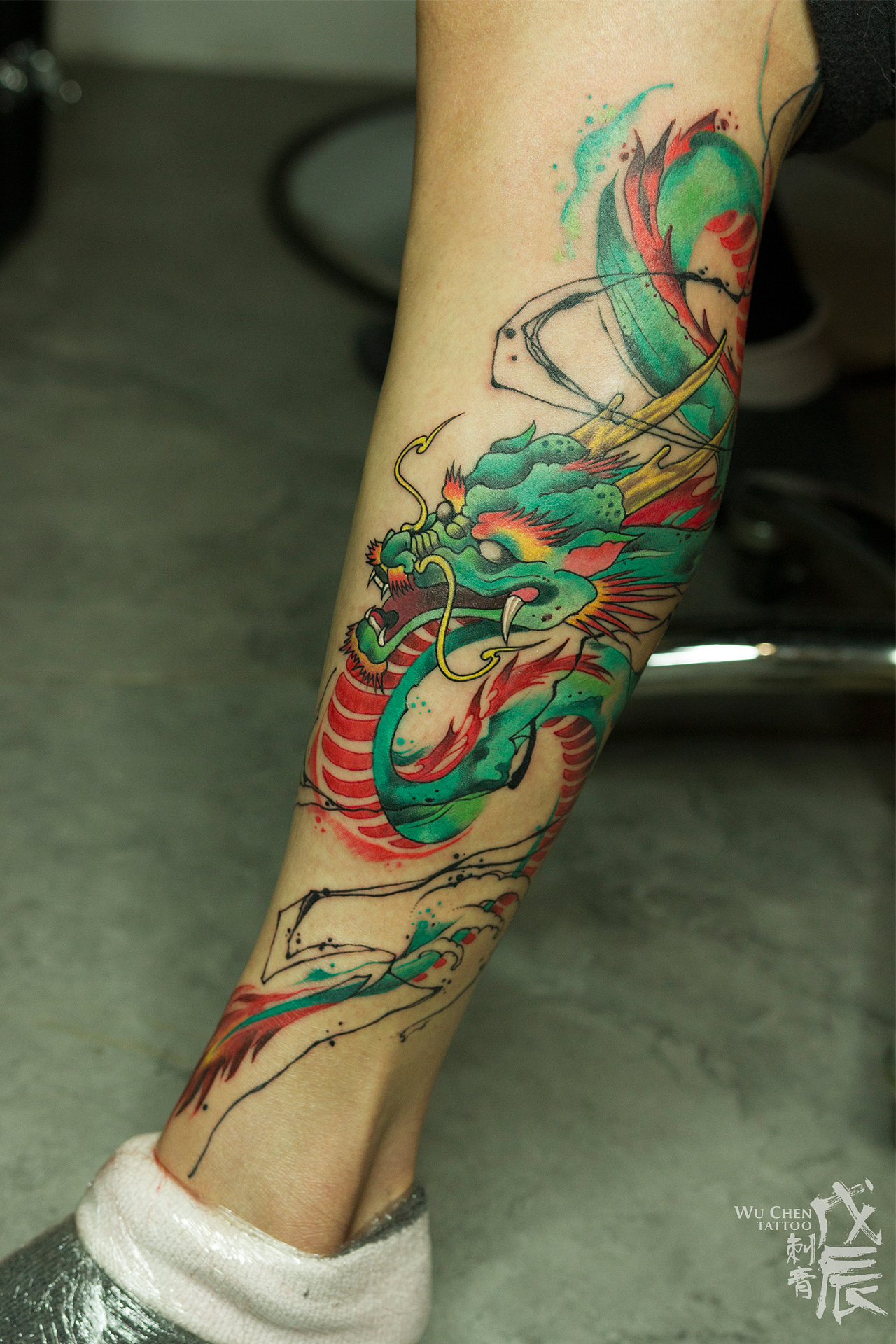 手绘包腿龙纹身_上海纹身 上海纹身店 上海由龙纹身2号工作室