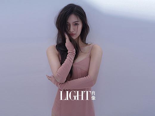 时尚杂志高级感，简约纯粹的氛围感写真