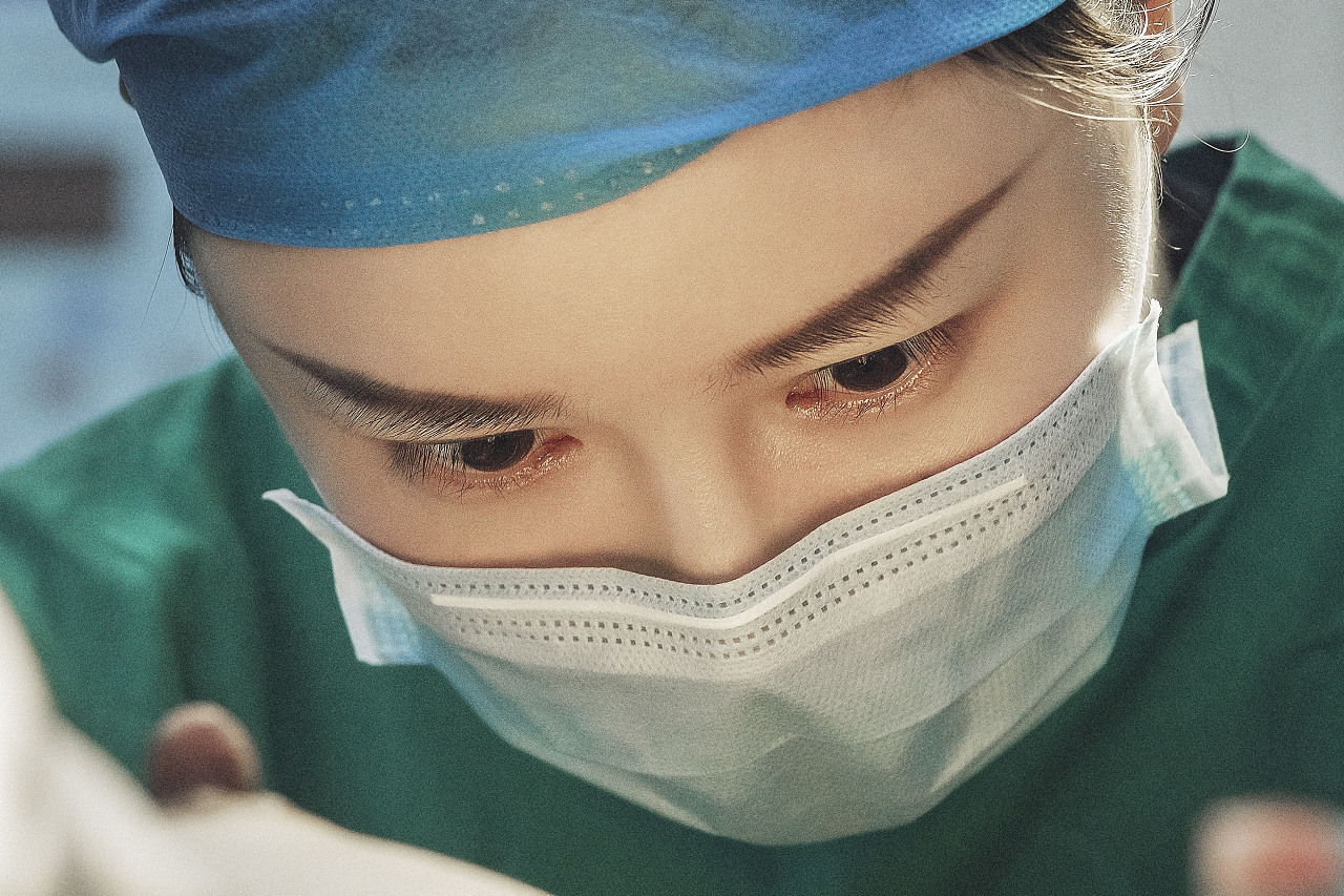 韩网热议！韩明星尹珠肝移植手术，出院决定的光明现状“我甚至不能去洗手间”。 - 哔哩哔哩