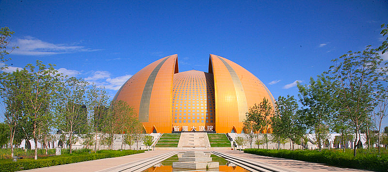 新疆大剧院于 br>2014年9月12日建设落成 br>大剧院主体建筑坐落在