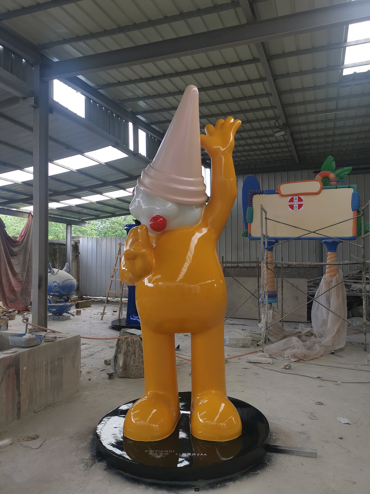 武汉-天地-吉祥物-安装-制作-过程-展示（图ZMzQ3MjQ1NjUy） - 雕塑 - 站酷设计师德森雕塑标识景观原创素材 - 站酷ZCOOL