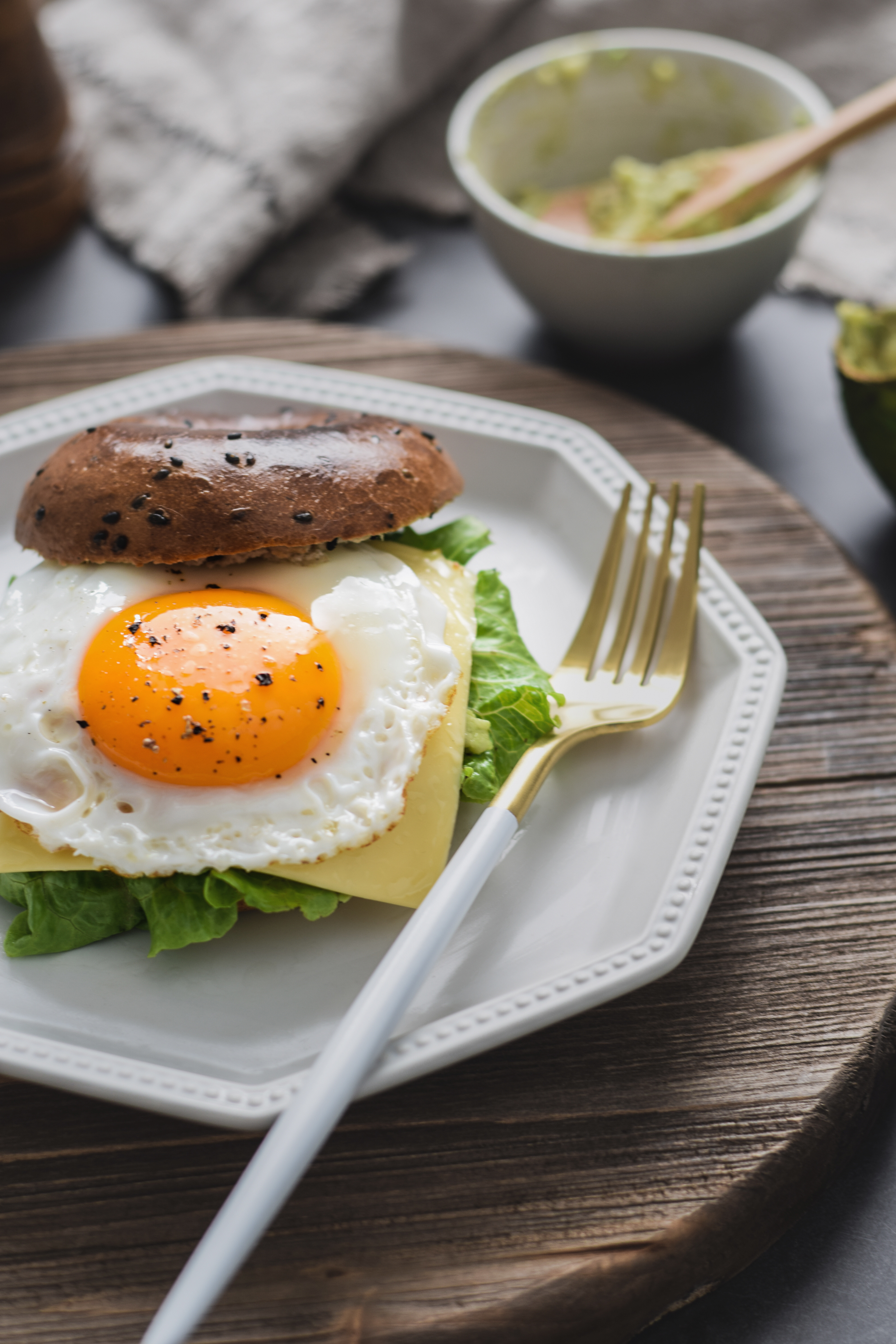 牛油果芝士燕麦贝果早餐