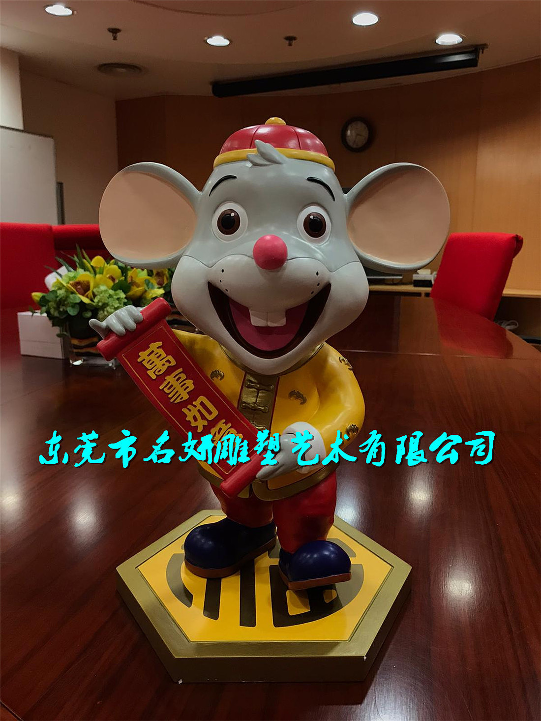 将横空出世玻璃钢万事如意卡通鼠雕塑形象来新年拜年