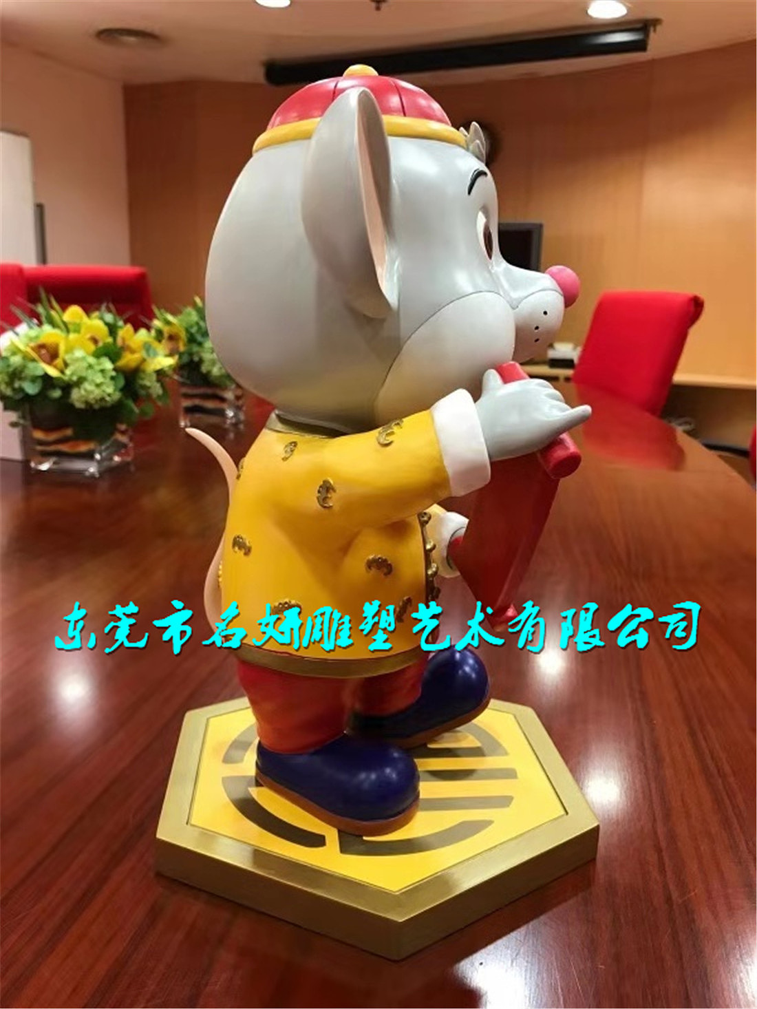 将横空出世玻璃钢万事如意卡通鼠雕塑形象来新年拜年