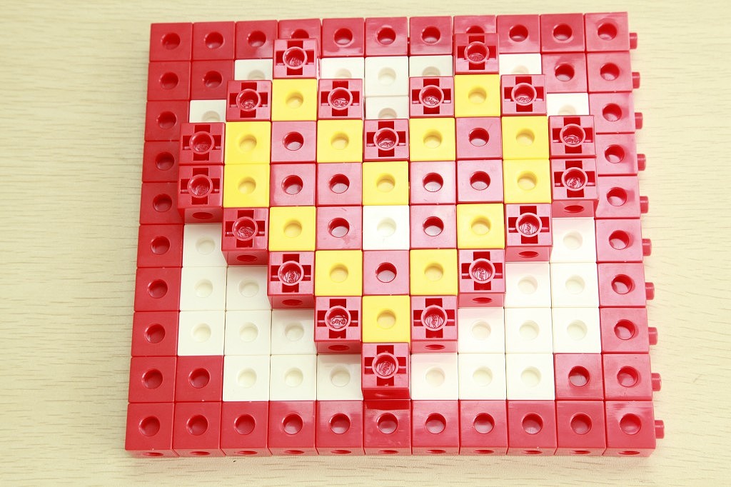 一款简单的玩具组装定格动画制作。