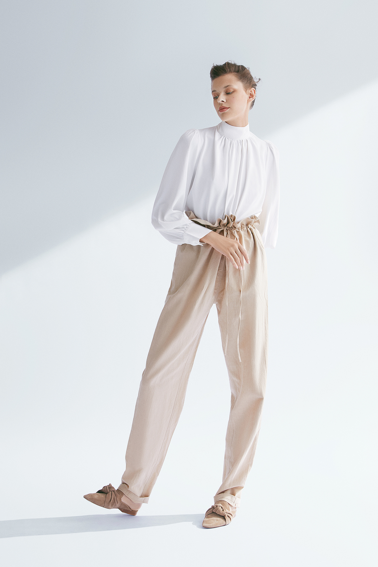 《Roomcards 》服装拍摄（图ZMTcwNDg5MTk2） - 人像摄影 - 站酷设计师EVDLSTUDIO原创素材 - 站酷ZCOOL