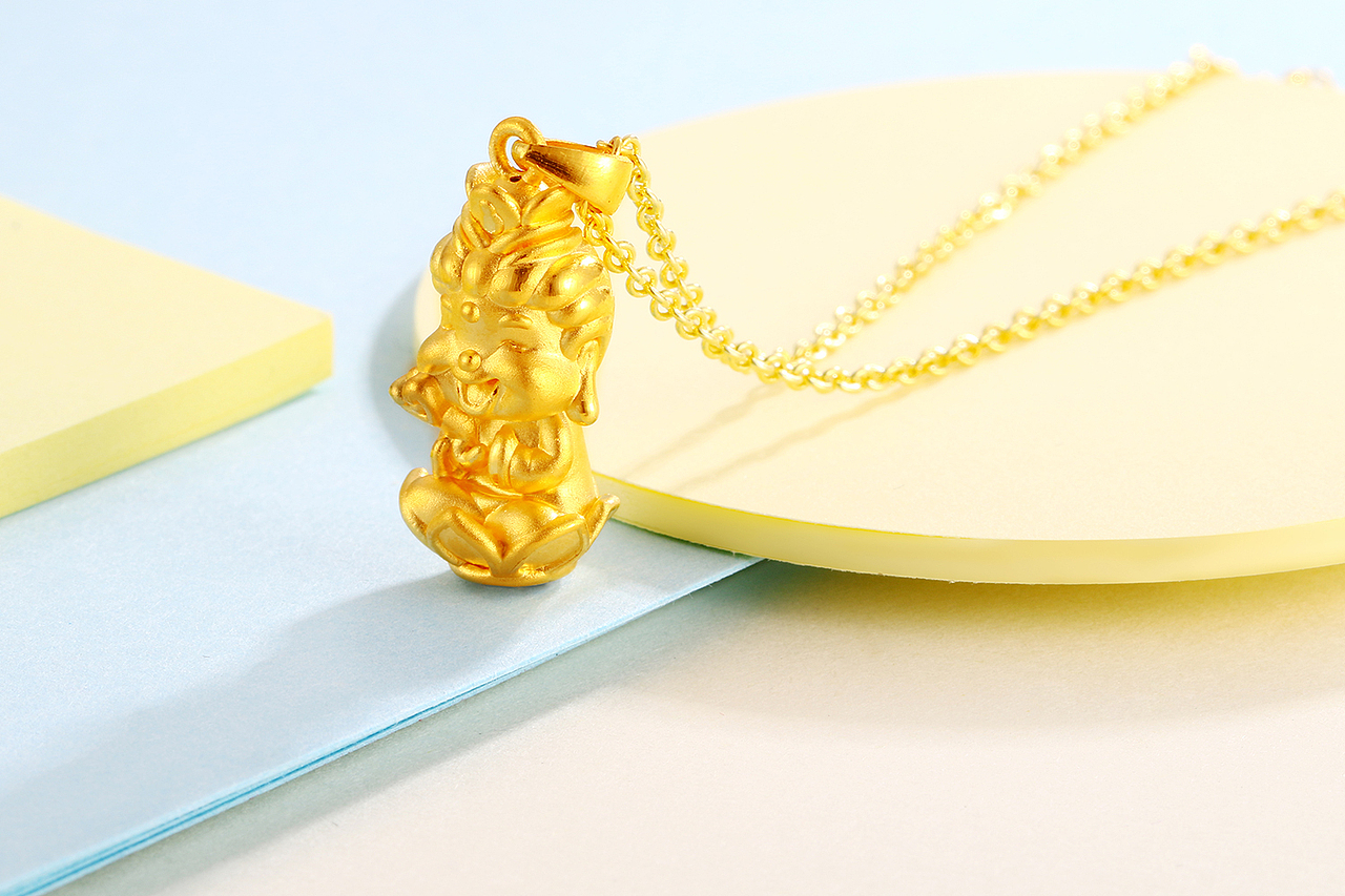 一组马卡龙色系场景足金饰品拍摄