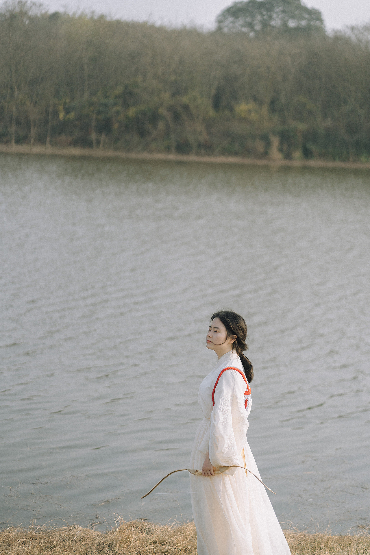 神明少女与樱花于湖