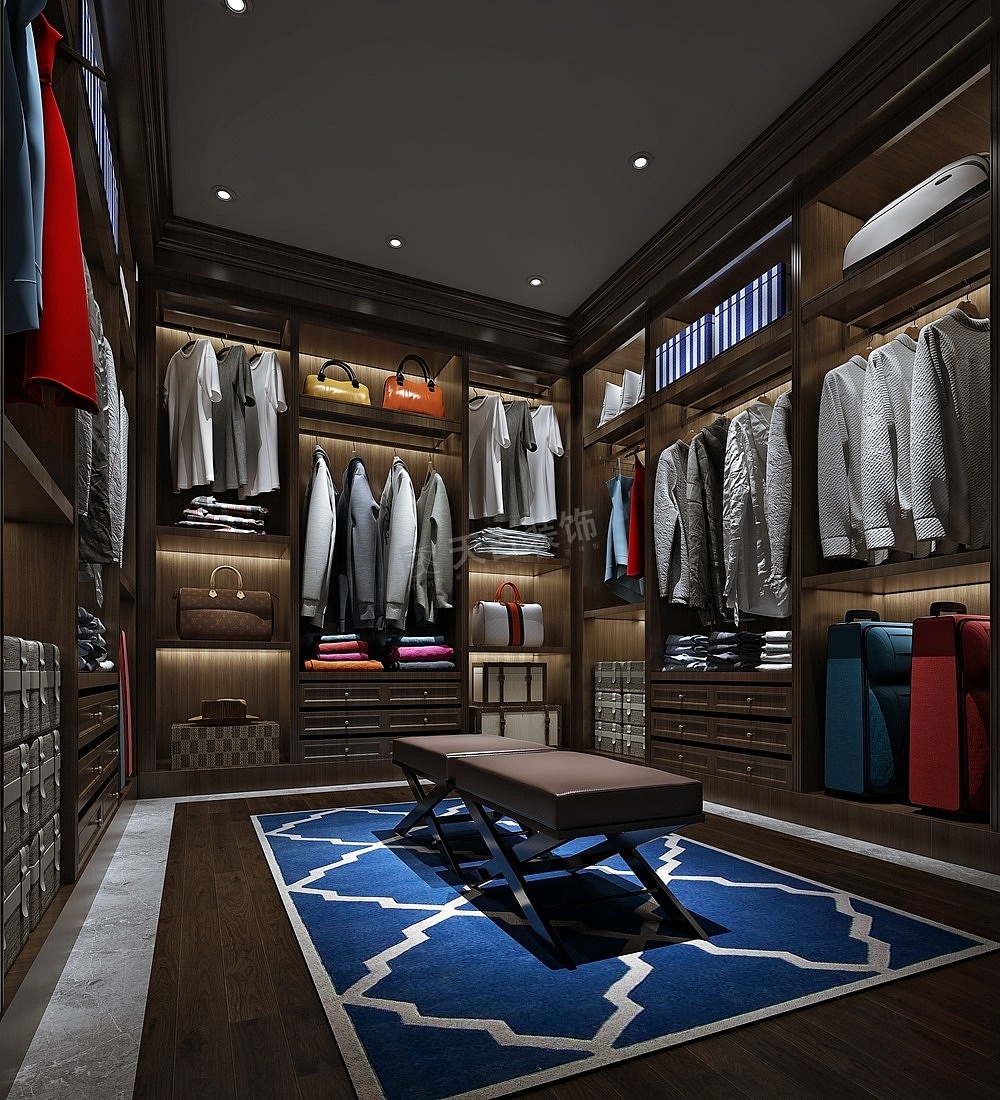 这些艺术形式的应用,目的在于以此呼应业主的精神世界,用艺术和审美的共性,让人与空间产生共鸣,让空间真正成为主人的另一套衣服,在满足使用功能的基础上,成为他和她品味与审美的表达。
杨洪波<br>天古装饰梦空间高端设计师事务所<br>工作年限:19年<br>毕业院校:四川美术学院环境艺术设计系本科<br>设计理念:室内设计是一门关于艺术和技术相结合的综合学科,它囊括了建筑学、空间学、人体工程学、陈设艺术和工艺艺术等多种艺术表现形式。<br>个人简介:中国建筑装饰高级设计师、中国室内装饰与陈设高级设计师、重庆十大高端别墅设计师、天古金牌设计师、天古奥斯卡设计大赛三届一等奖、梦空间高端设计师事务所导师设计师;1975年生于泸州,大学毕业后曾在广州、深圳、上海三地知名设计公司就职,05年扎根重庆并把沿海较发达地区先进的设计理念回馈给本土业主。作品曾被今日头条、新女报、新浪网、旁观者杂志等媒体推广。杨洪波先生具有深厚的艺术功底和美学素养,对一切关于美的事物有极其敏锐的嗅觉,对空间优化、形体比列、色彩搭配、风格解析等专业能力驾轻就熟。