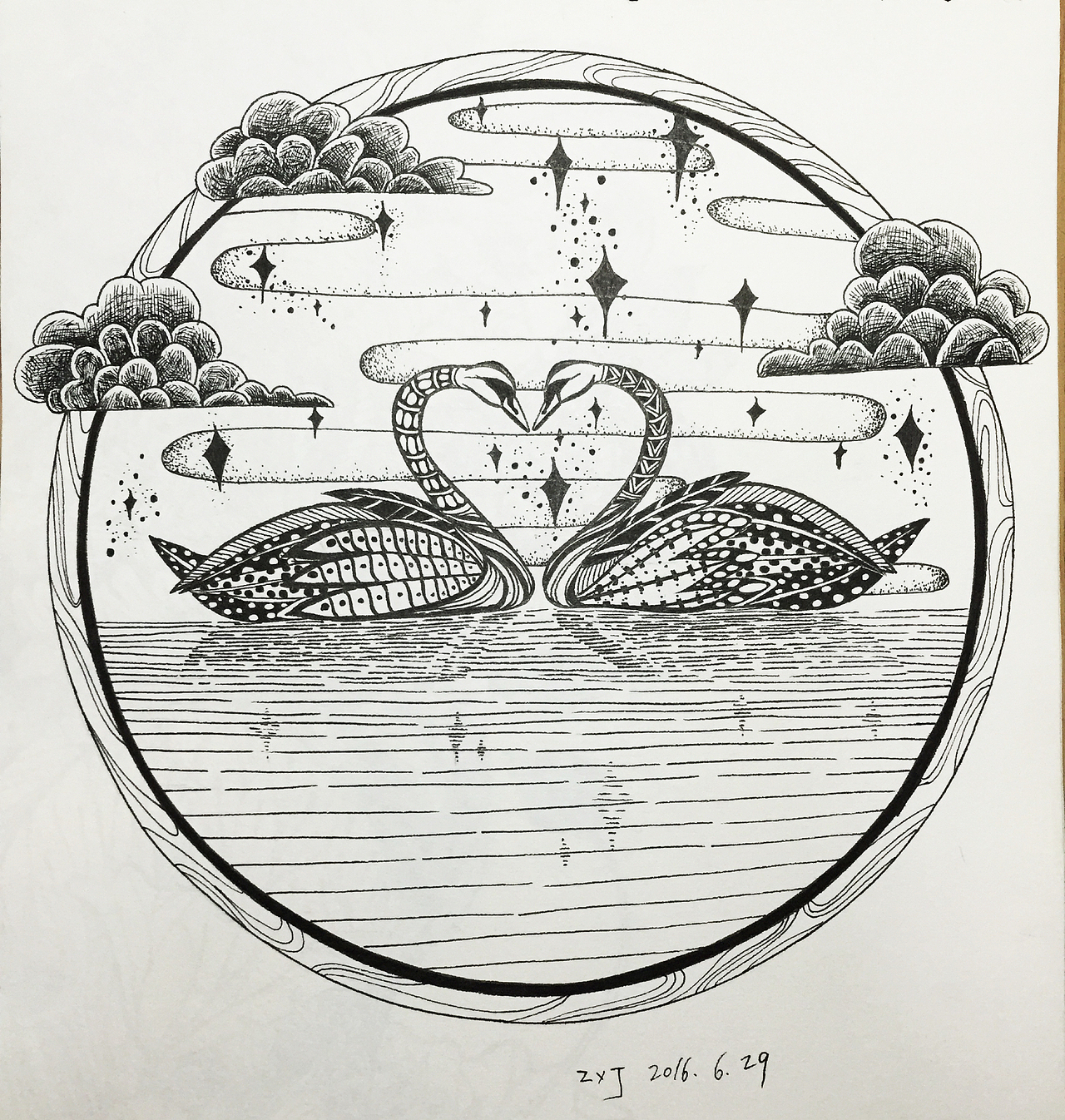 《爱》
天鹅的爱是非常忠贞的,若一方先离去,另一方则不眠不食一意殉情,向往这种至死不渝的爱情。