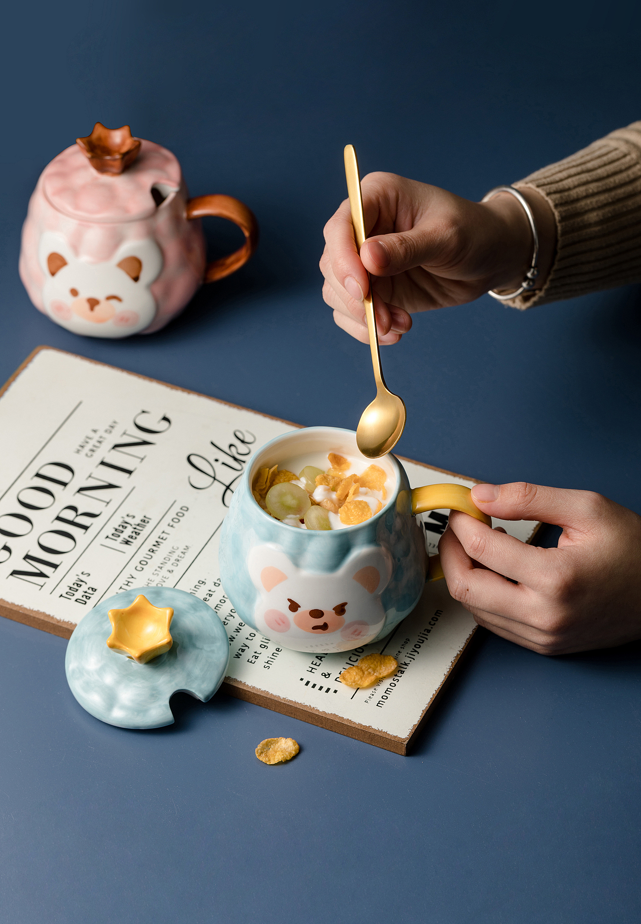 电商摄影 软萌可爱皇冠小熊水杯手绘陶瓷马克杯（图ZMjQ4NjA1NDQw） - 产品摄影 - 站酷设计师漫渡光影原创素材 - 站酷ZCOOL