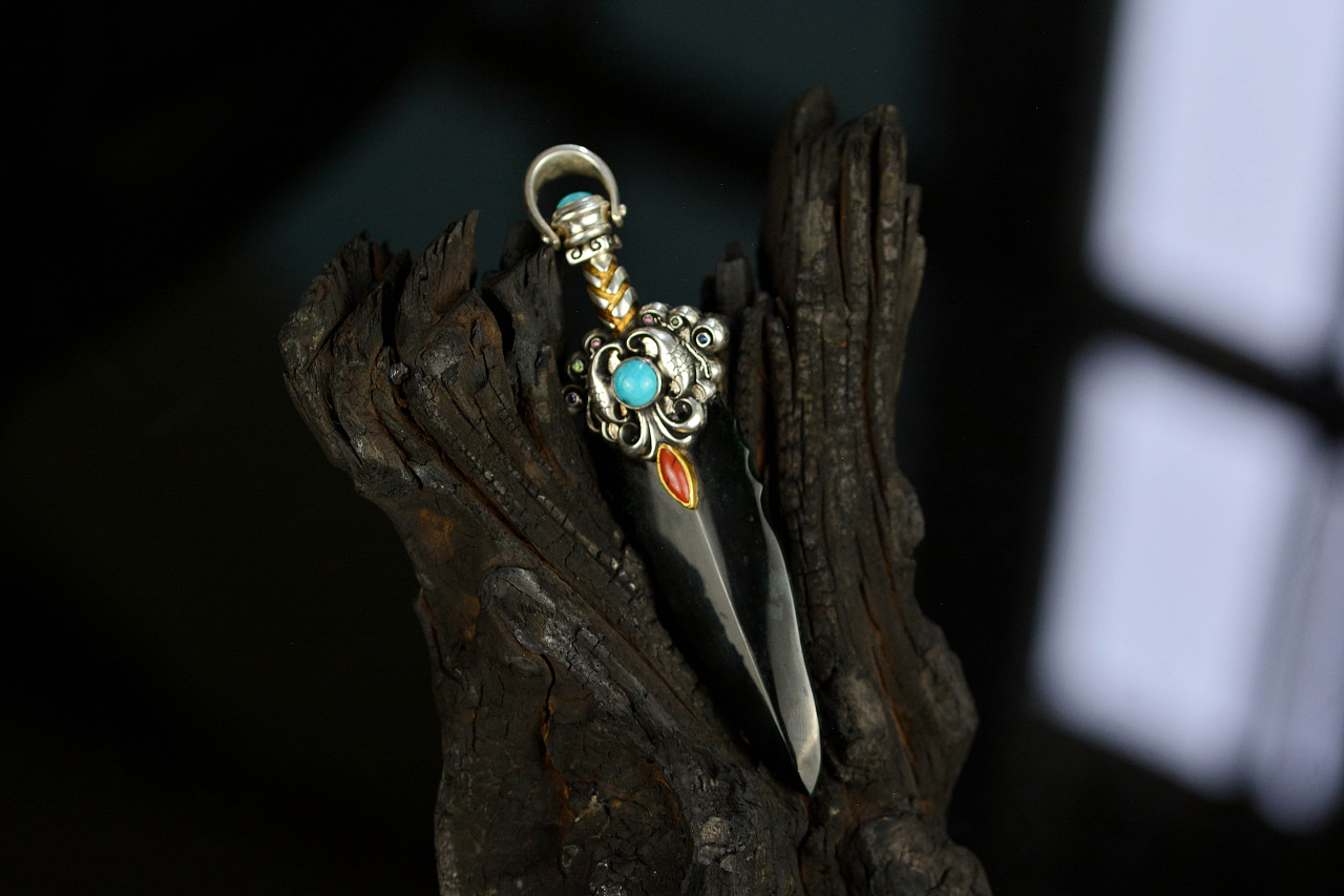 设计师作品|翡翠莫邪剑吊坠