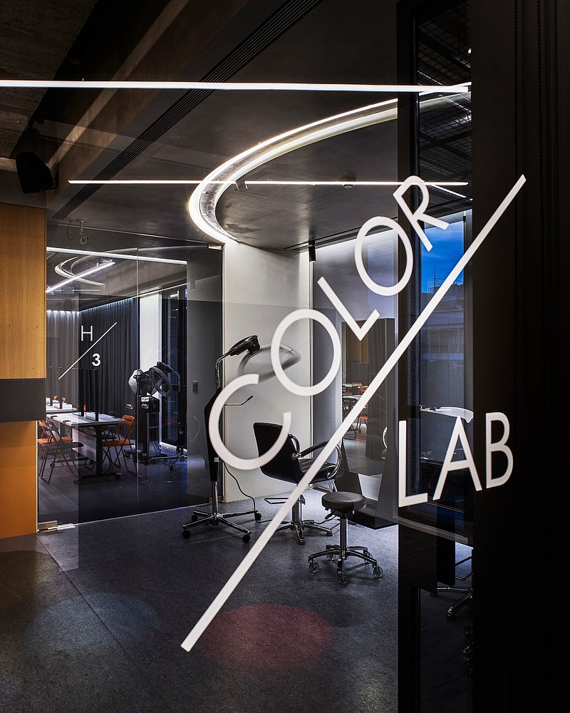 正规培训机构装修公司-高端时尚美发培训学校装修案例