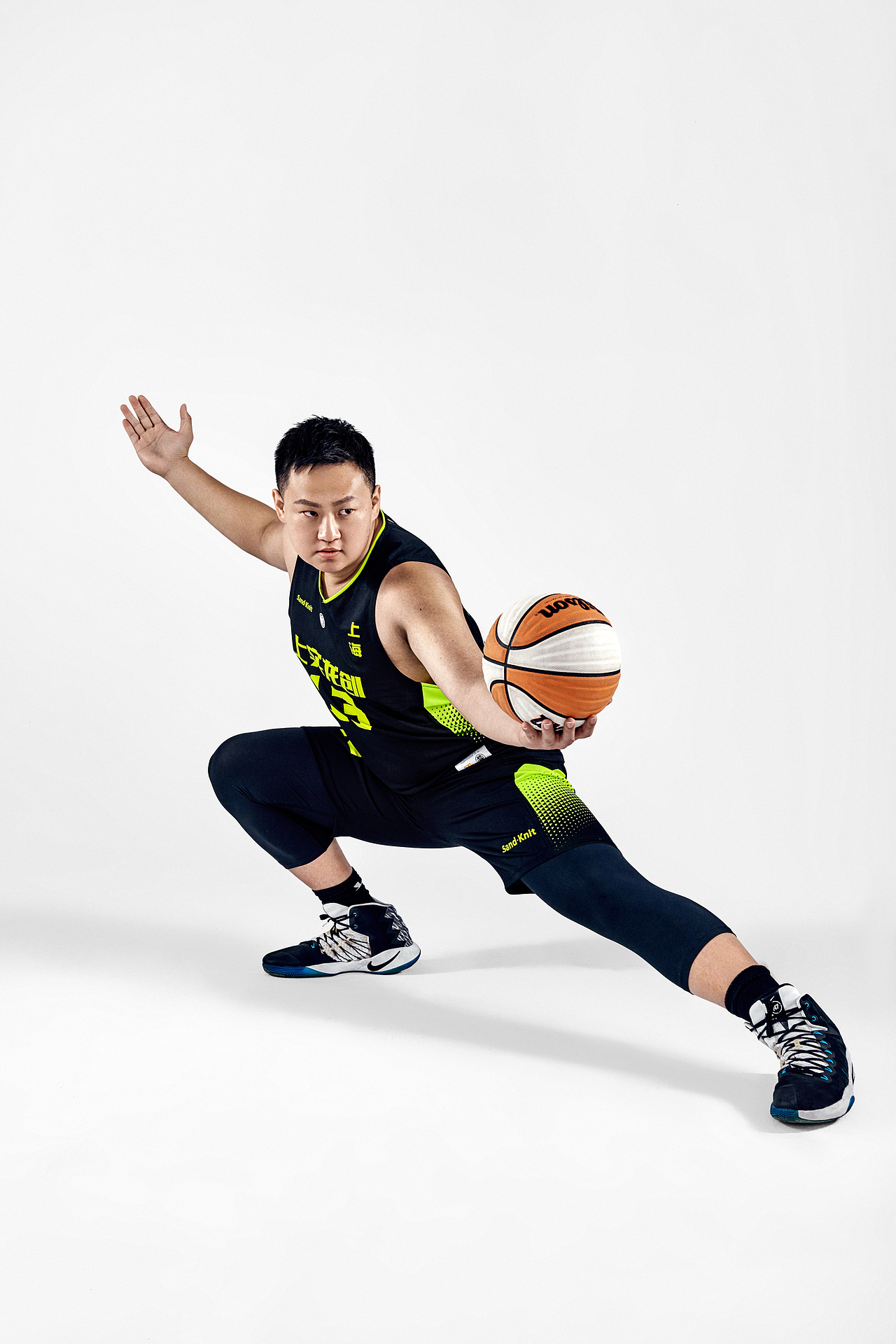 上实龙创篮球队定妆照