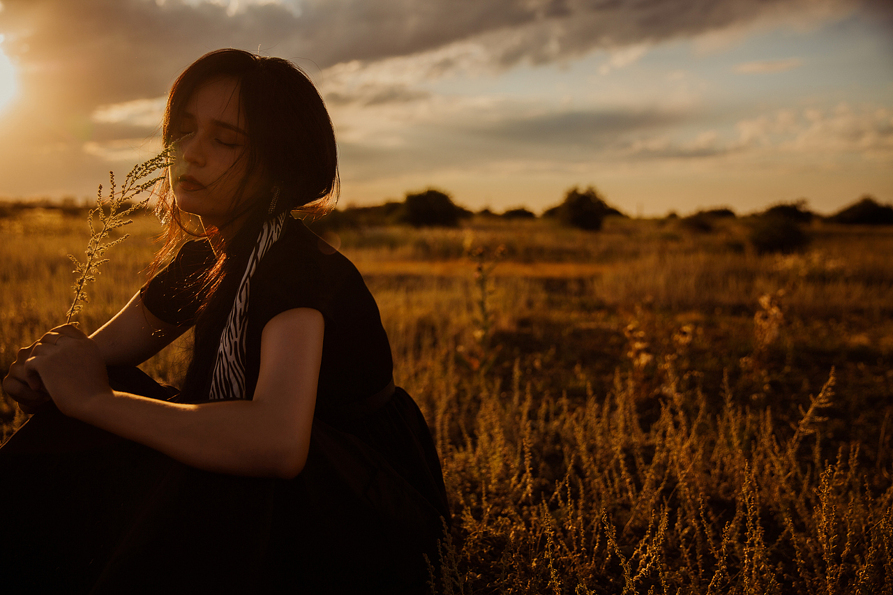 暮（图ZMzQ5NTAwNjY0） - 人像摄影 - 站酷设计师刘静雅kucicat原创素材 - 站酷ZCOOL