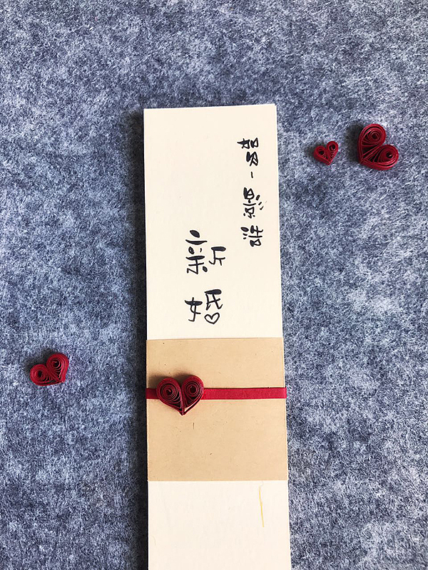 远方的你,在这片金色的色泽里,走向了他的怀里。
愿白头,永结同心。