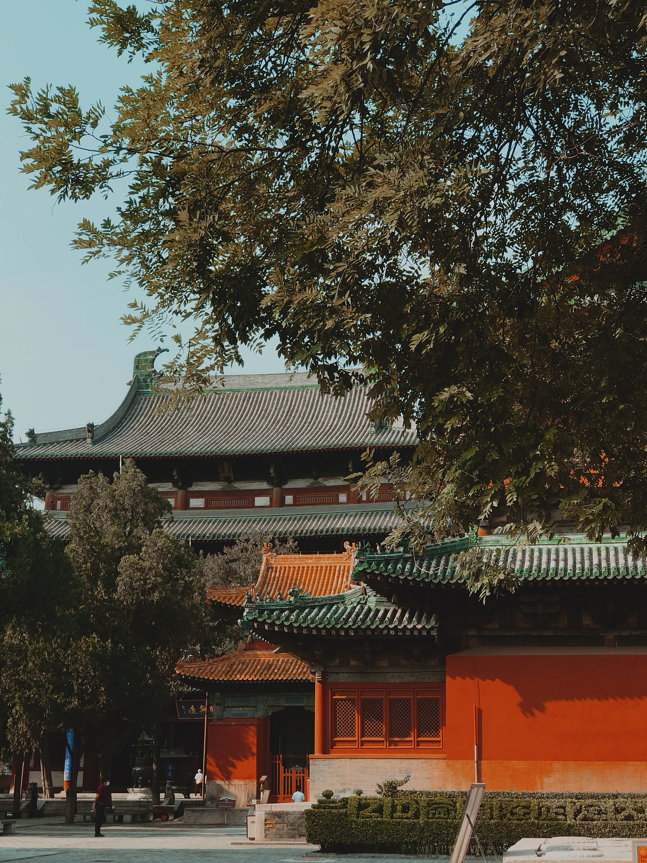 隆兴寺的光与影