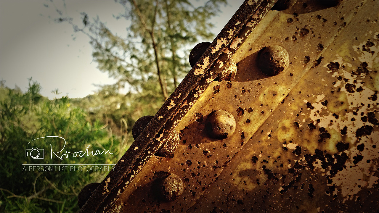 根据设计,铁桥全长785.34米,宽6.8米,桥身距离洪水最高水位2米,最大载重20吨,使用年限20年。