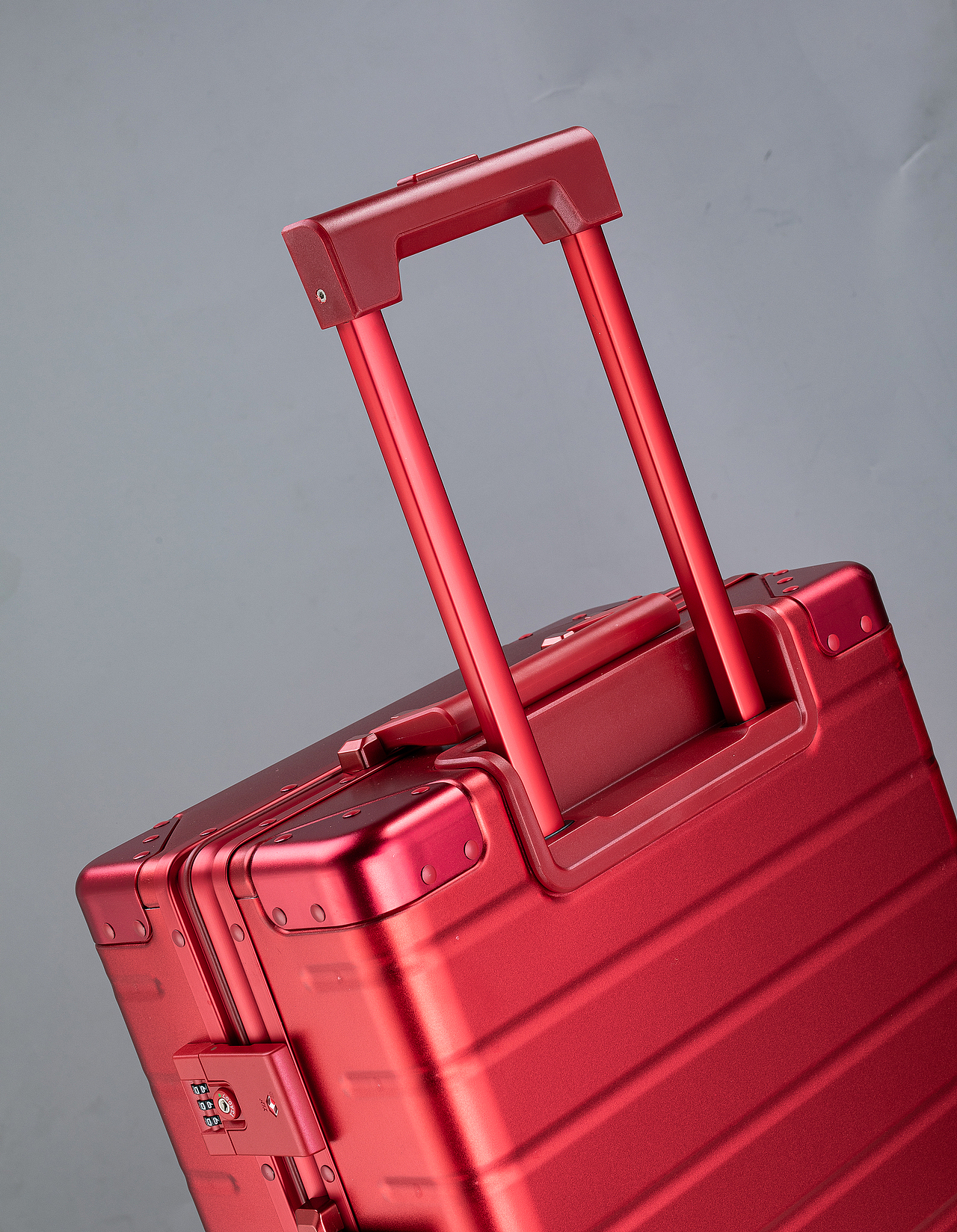 铝框万向轮行李箱拍摄 视频制作 画册制作 网上开店（图ZMjU5MzM2ODIw） - 产品摄影 - 站酷设计师岭南视觉原创素材 - 站酷ZCOOL