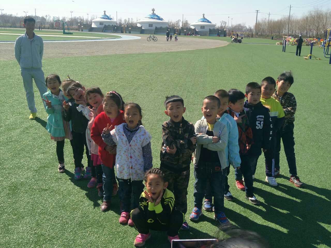 巴音镇幼儿园草莓二班春游亲子活动 2017.4.2
