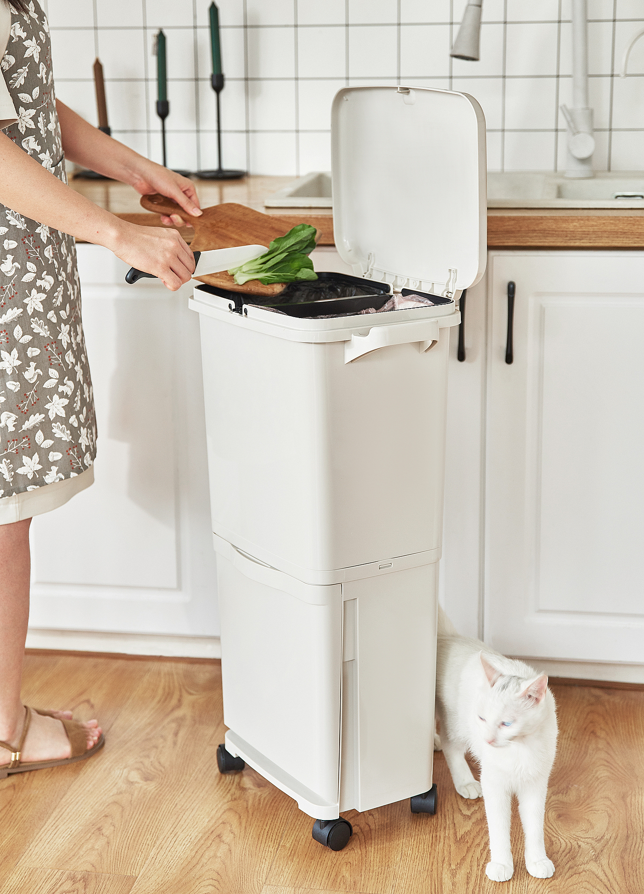 双层分类垃圾桶（图ZMTcwMTAxNzM2） - 产品摄影 - 站酷设计师摄影师金葳原创素材 - 站酷ZCOOL