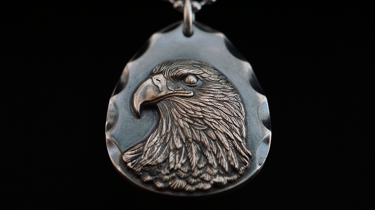 傲视61雄鹰银饼吊牌