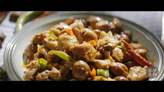 年夜饭 板栗烧鸡 | 美食短片 味蕾时光（图ZMTA1MTgxMDYw） - 短片 - 站酷设计师小蓝叔原创素材 - 站酷ZCOOL