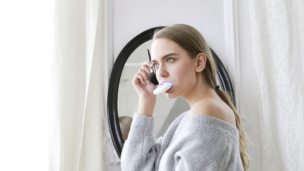 牙齿洁白器产品场景图-外模