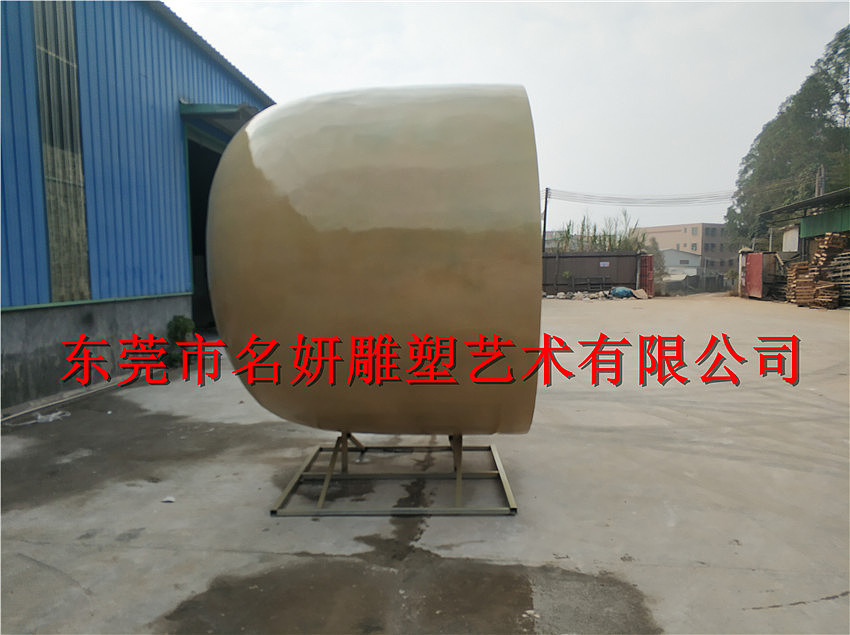 农场门口的巨大仿真玻璃钢奇异果塑像招牌