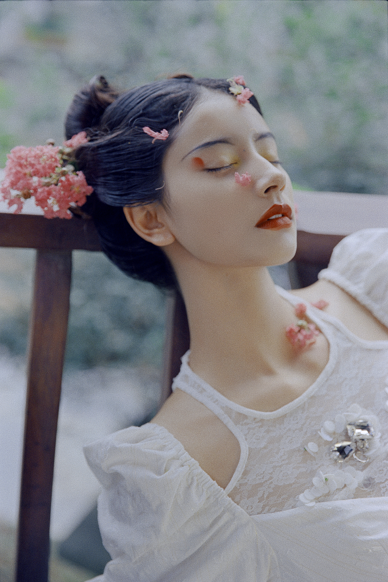 中式韵味｜“庭院深深深几许”🌿 胶片写真（图ZMjgxMTAzOTcy） - 人像摄影 - 站酷设计师极光ALBUM原创素材 - 站酷ZCOOL