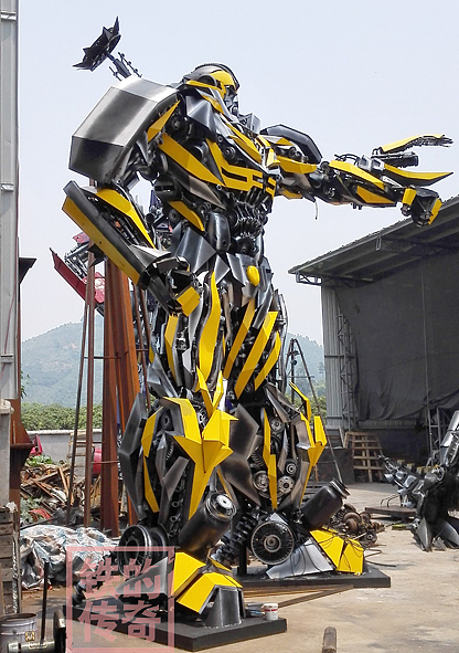 铁的传奇2014钢雕艺术的扛鼎作品问世:7米高变4版大黄蜂永驻重庆武隆风景区