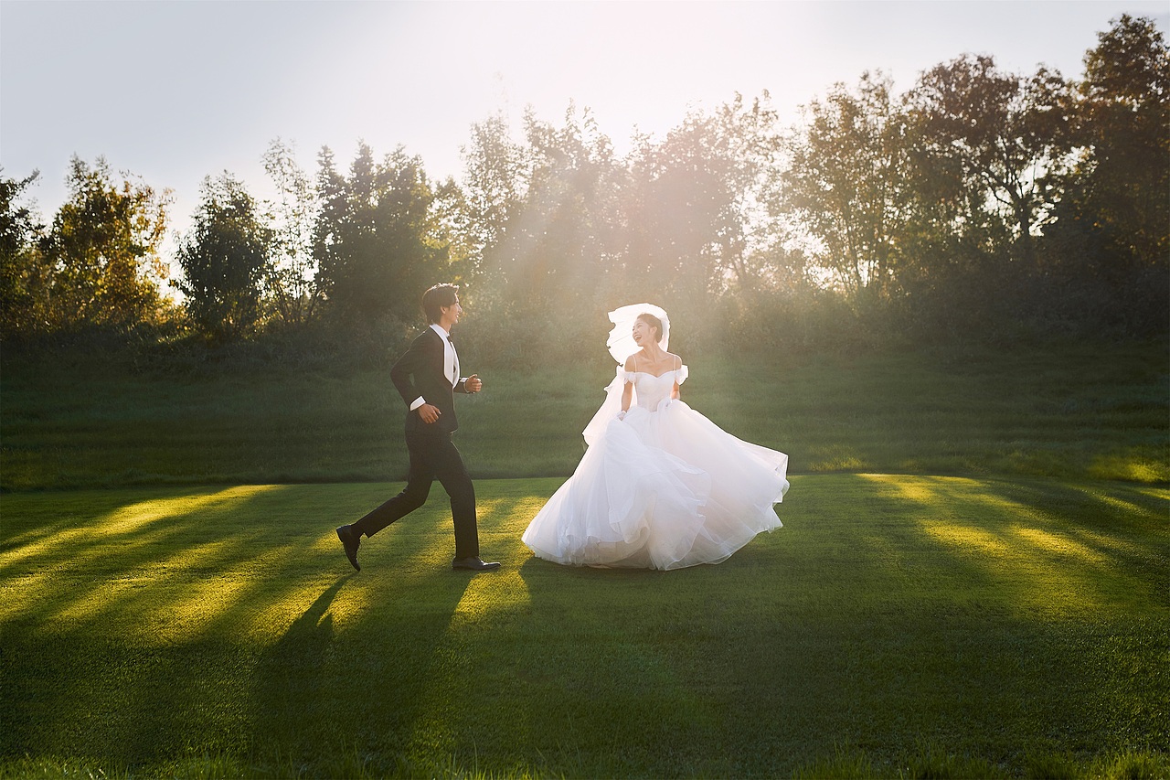 超好拍的草坪电影风婚纱照,好看不挑人推荐