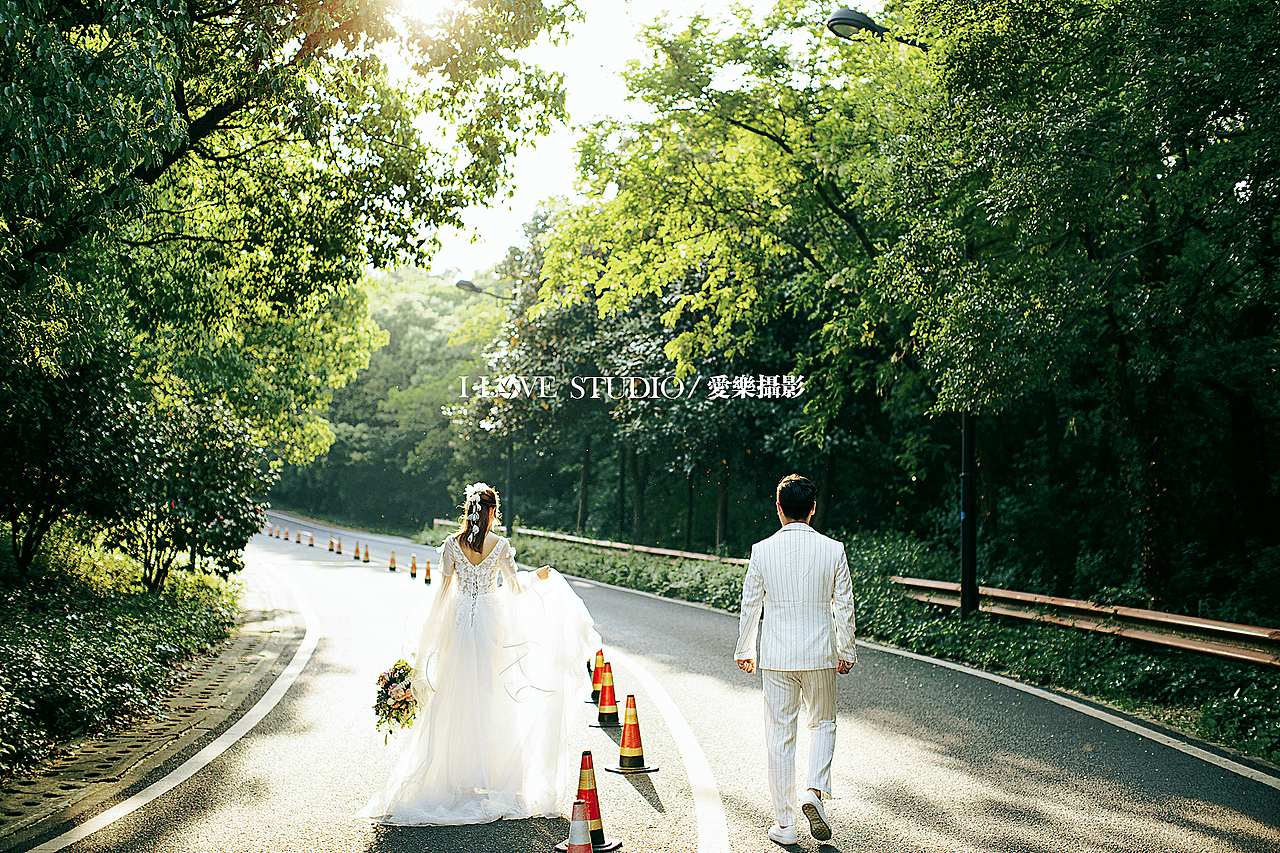 爱乐摄影婚纱作品—《你的笑,点亮了我整个世界》