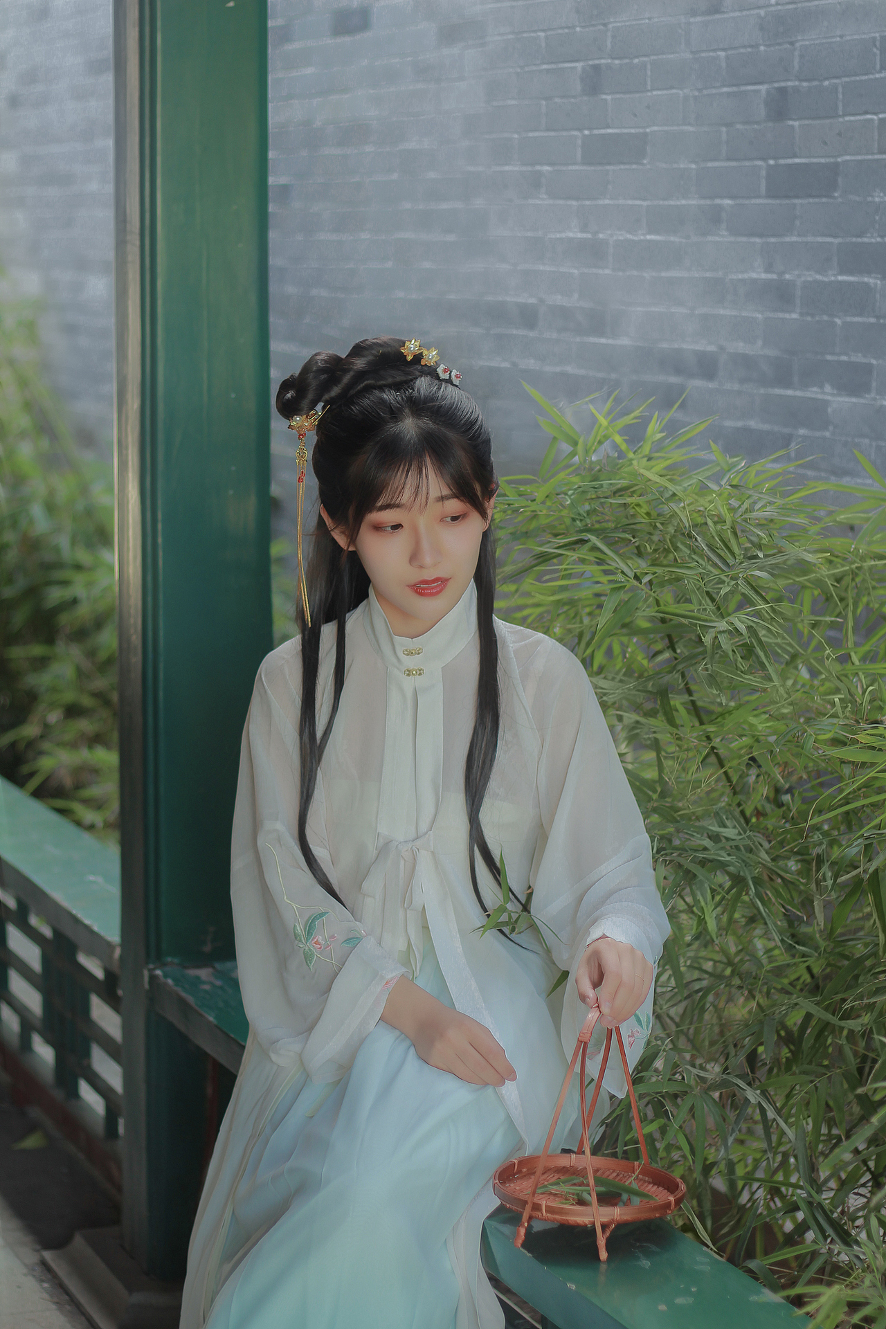 汉服·行花荫（客片欣赏）（图ZMTYzNTg5NjA4） - 人像摄影 - 站酷设计师酒暖努力努力原创素材 - 站酷ZCOOL