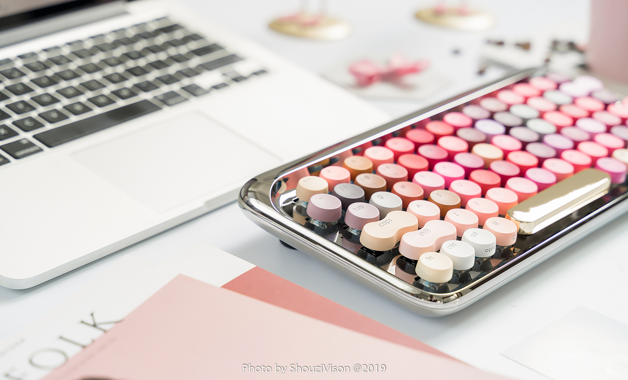 静物练习:洛斐绽放口红色号机械键盘图赏