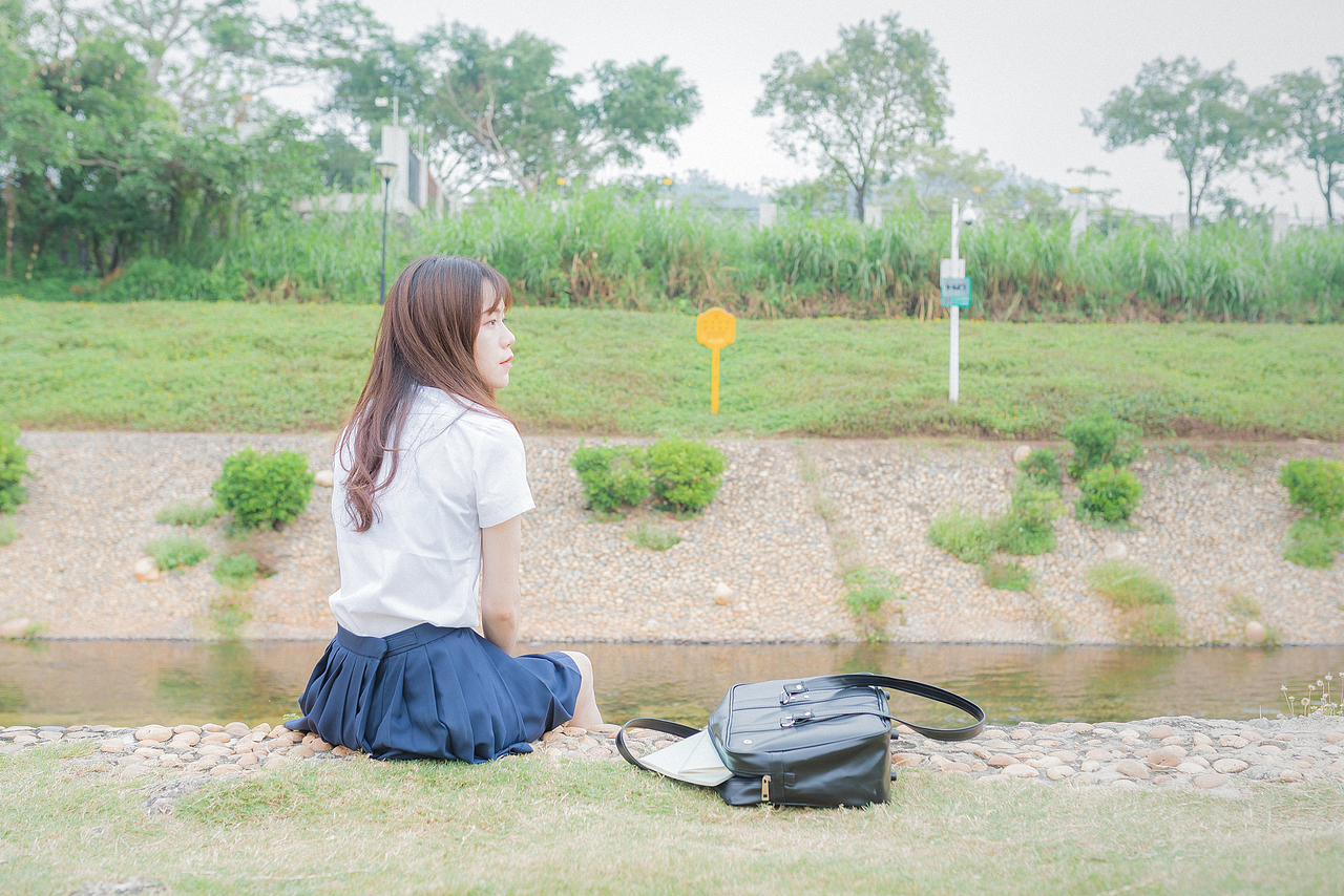 轻风吹拂 少女冲鸭٩(ˊᗜˋ*)و（图ZMTM5ODcxNjg4） - 人像摄影 - 站酷设计师是哒哒鸭原创素材 - 站酷ZCOOL