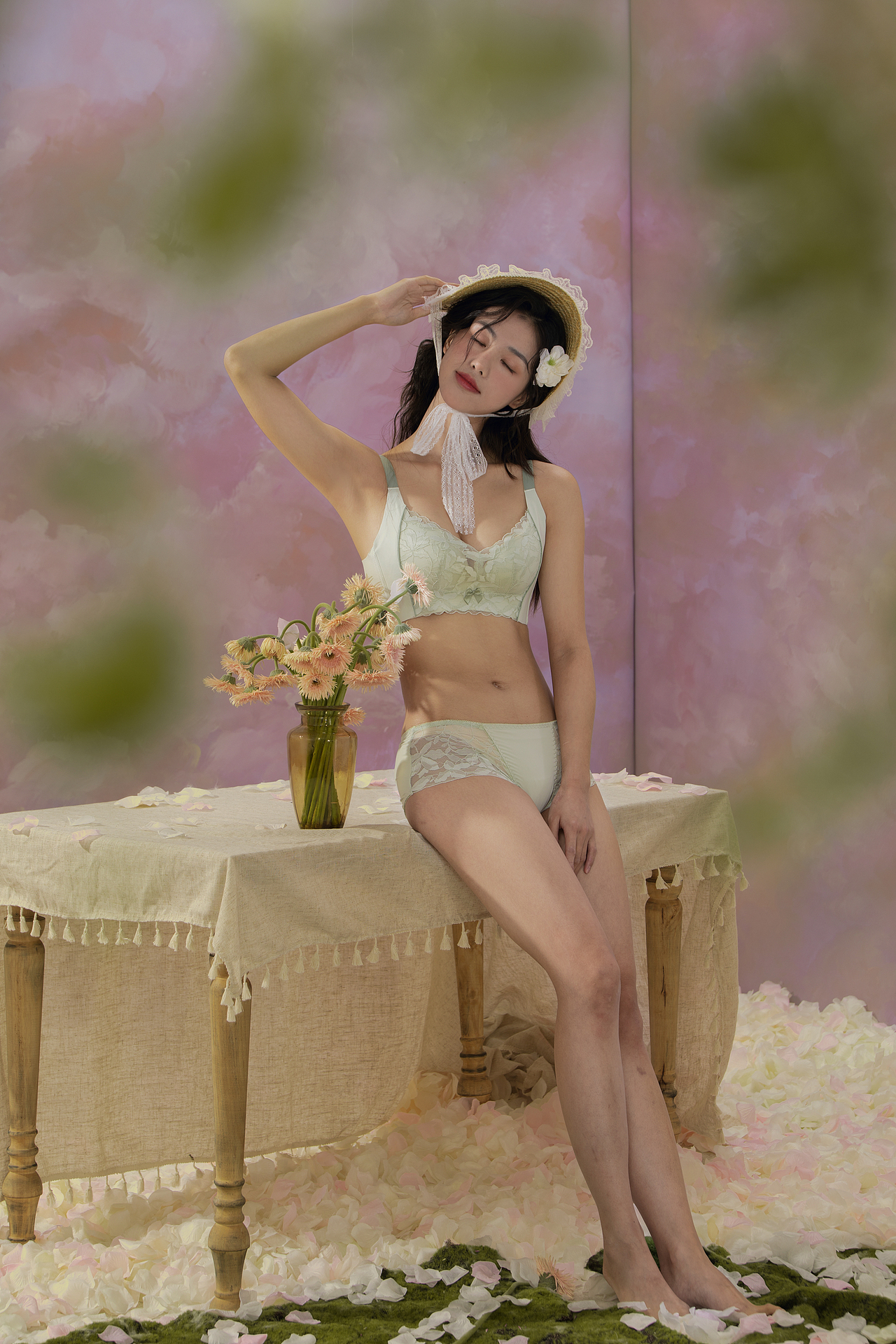 内衣拍摄 ▏花海▪游离（图ZMzAzMTg1MjUy） - 产品摄影 - 站酷设计师巫狄龙原创素材 - 站酷ZCOOL