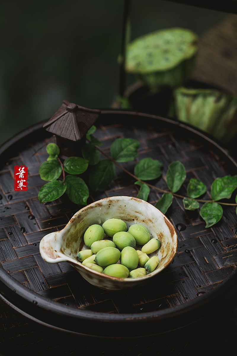 国风静物摄影 | 溪头卧剥莲蓬（图ZMjU5MTgxMzA0） - 美食摄影 - 站酷设计师萧寒Jevil原创素材 - 站酷ZCOOL